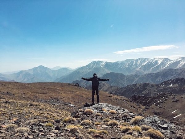 Quels sont les meilleurs sentiers de randonnée pour découvrir les paysages de l'Atlas au Maroc?